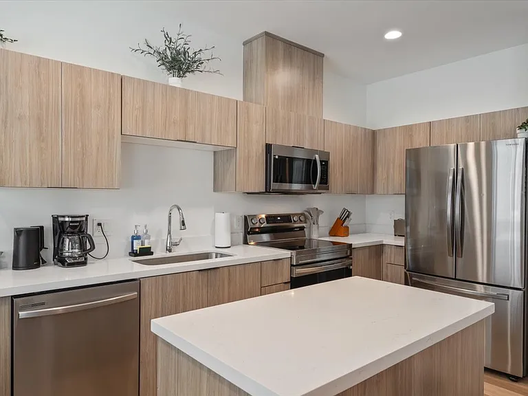 1818 W Earll Dr — Photo 11