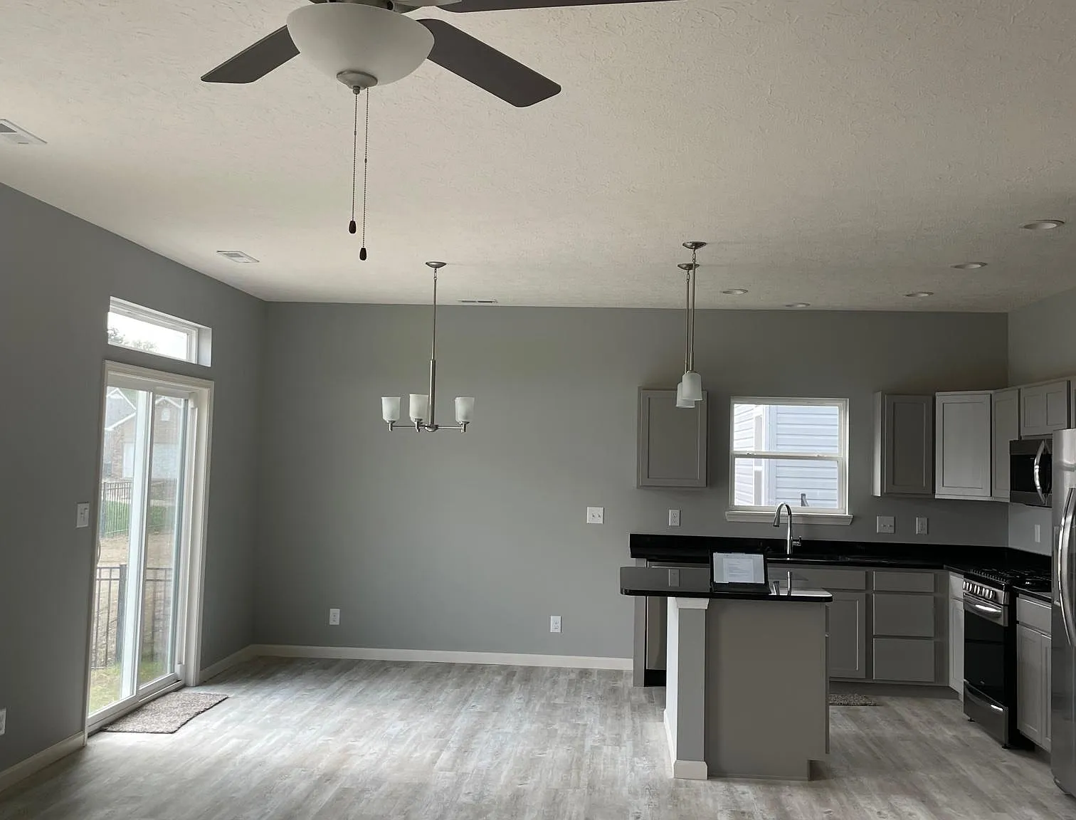 3 bed, 1537 sqft, $1,920 — Photo 3