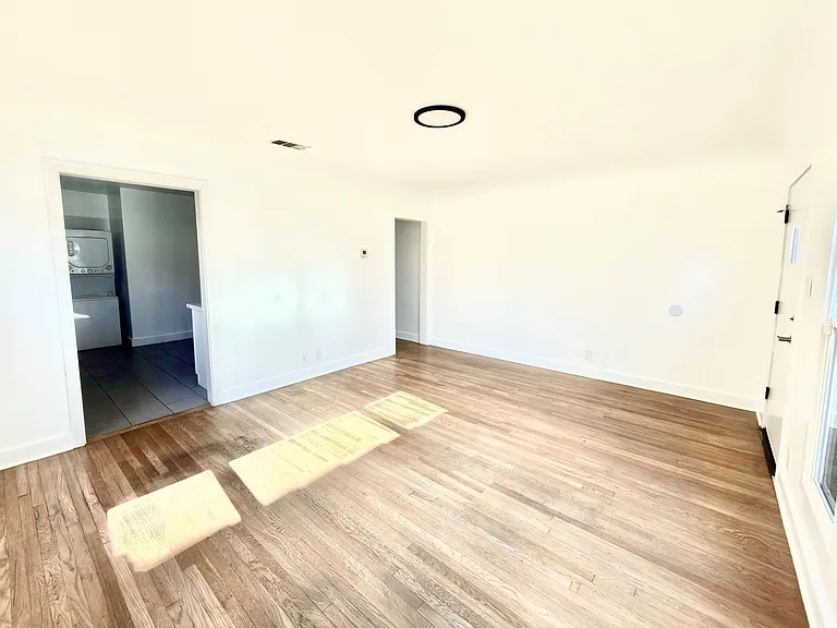 328 N Kingsley Dr #334-1/2 — Photo 2