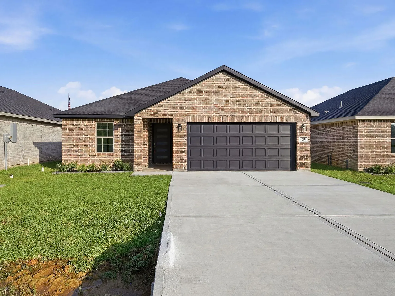 4 bed, 2.0 bath, 1638 sqft, $2,000 — Photo 1