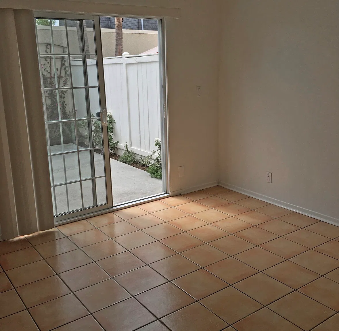 3 bed, 1.5 bath, 1280 sqft, $3,350 — Photo 4