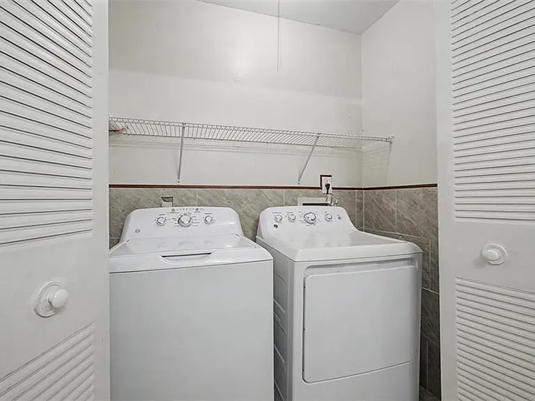 6350 Hawthorne Ter — Photo 23