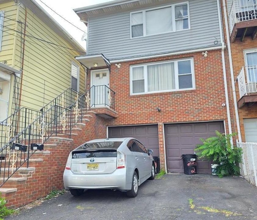 1st image of 229 Delaware St