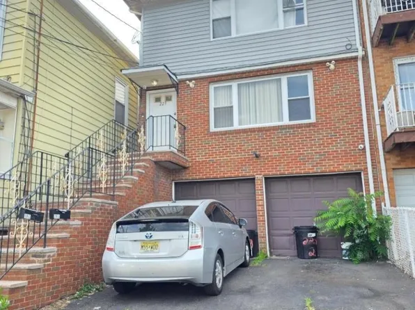 229 Delaware St, Elizabeth City, NJ 07206