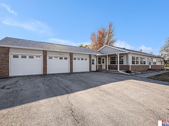 2nd image of 1054 Hillcrest Dr