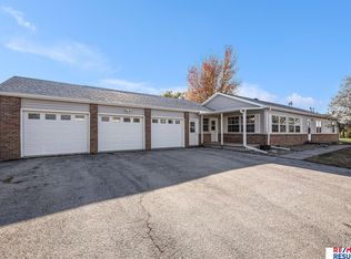 1054 Hillcrest Dr, Fremont, NE 68025