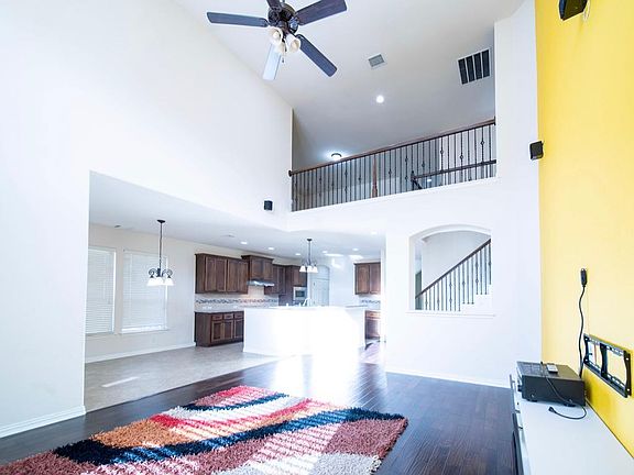 4th image of 2608 Ravenwood Dr