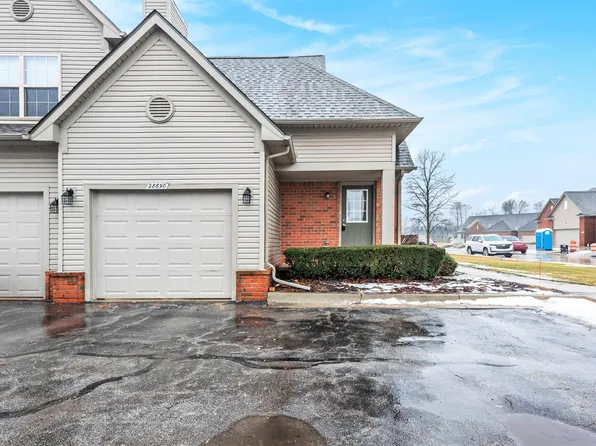 28690 Portsmouth Ct, Chesterfield, MI 48047
