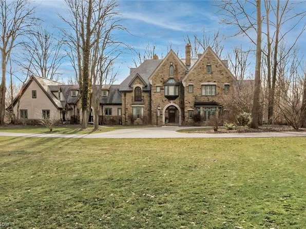35974 Solon Rd, Bentleyville, OH 44022