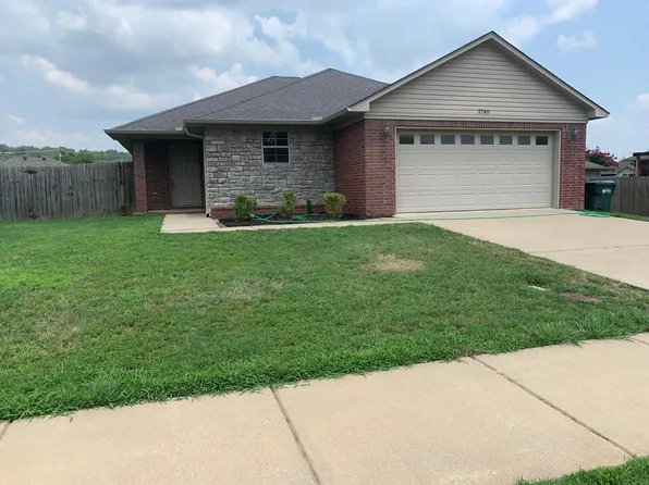 2740 Clover Ln, Conway, AR 72032