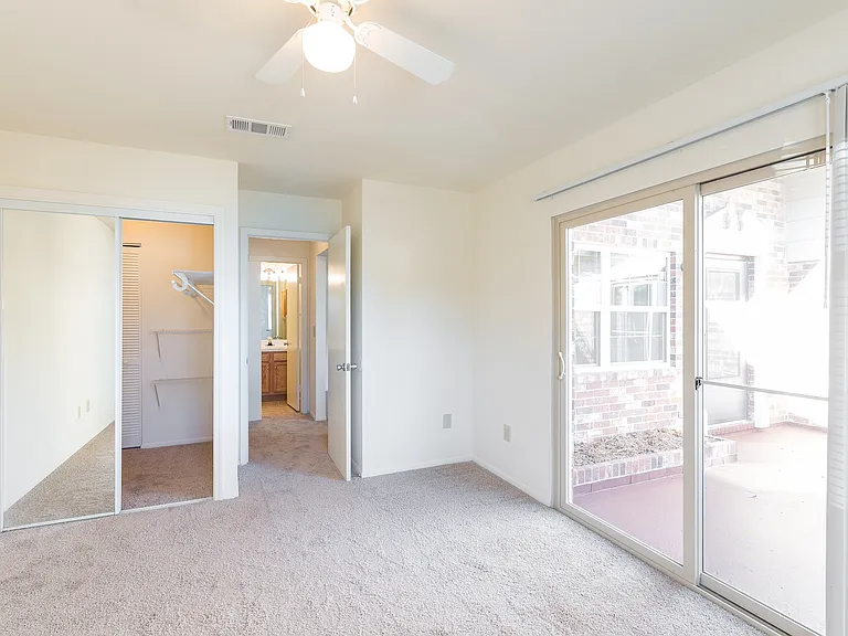 Two Bedroom/Two Bath w/Walk In Closet