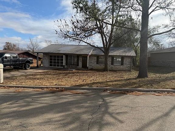 2nd image of 811 Parkview Dr