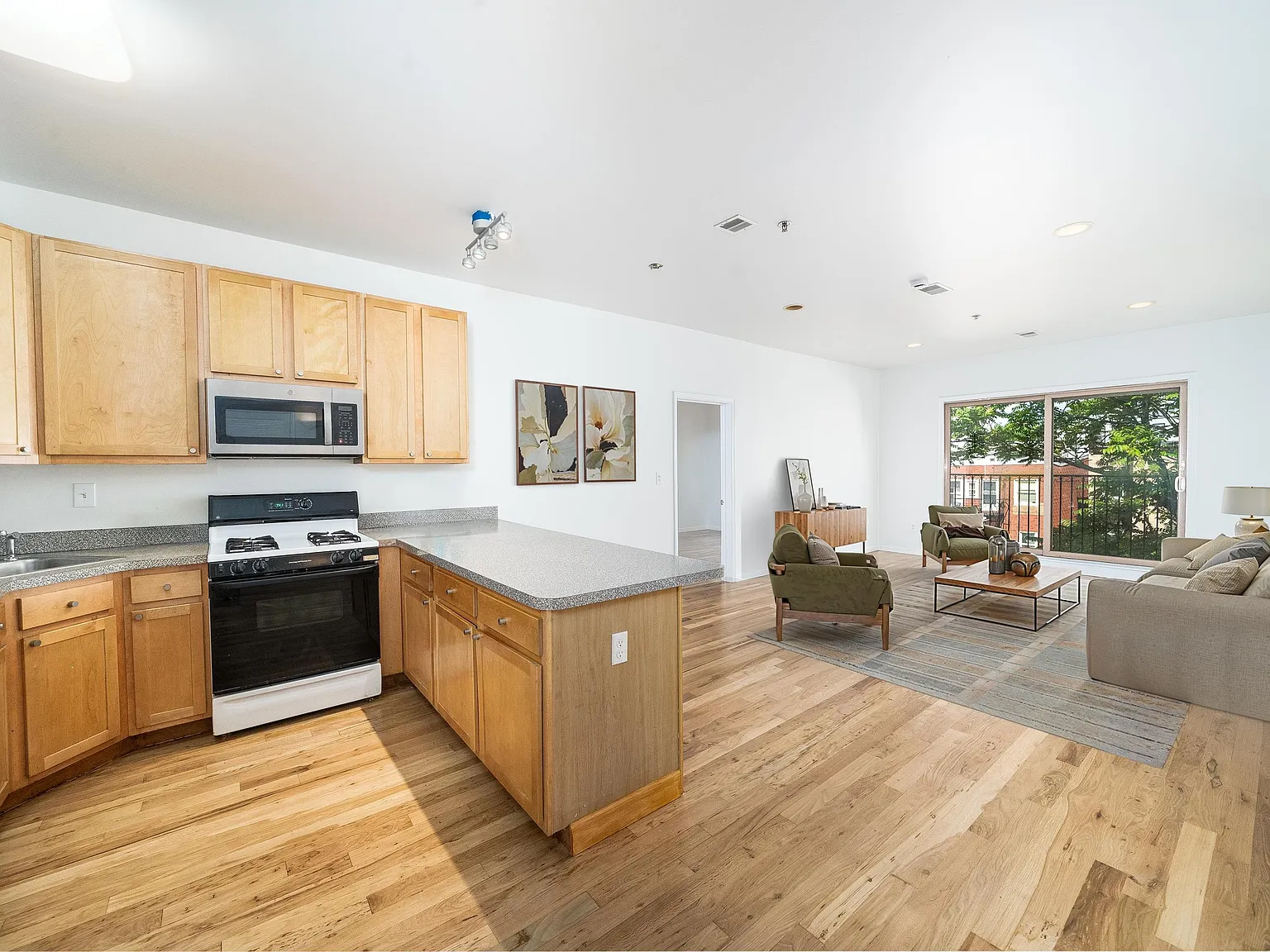 2 bed, 2.0 bath, 1162 sqft, $4,500 — Photo 1