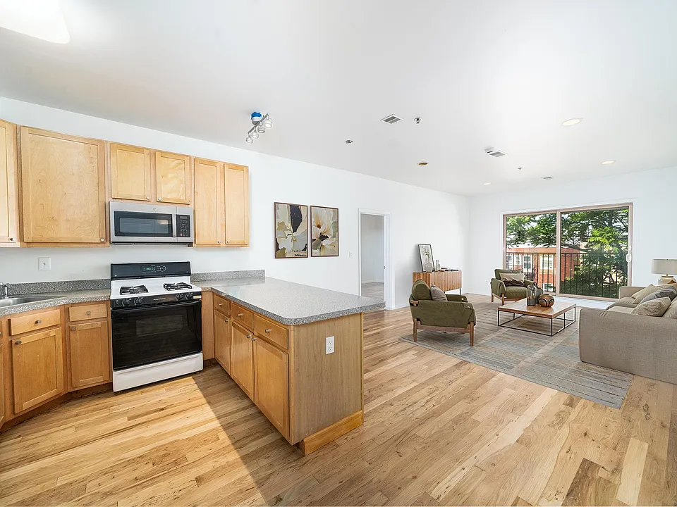 109 Jackson St #4E