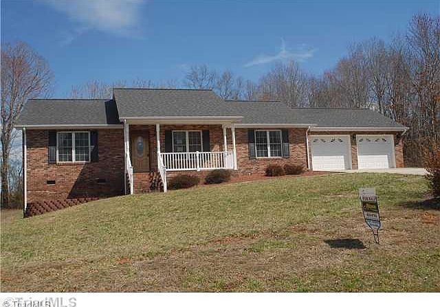 1st image of 104 White Pine Dr