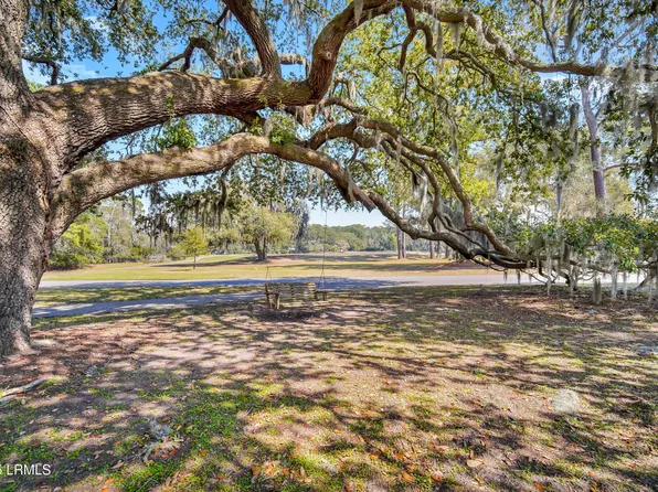 12 Governor Blake Dr, Beaufort, SC 29907