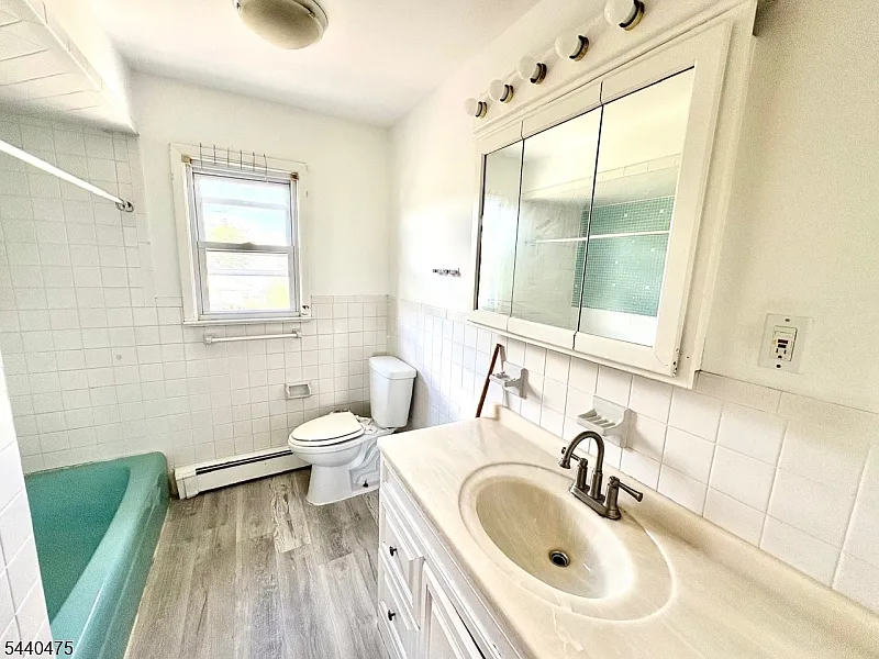 2 bed, 1.0 bath, $2,400 — Photo 4