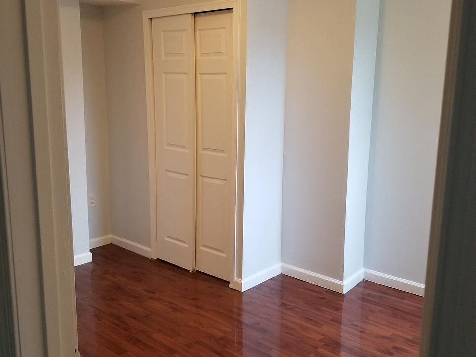 2nd FLOOR side bedroom