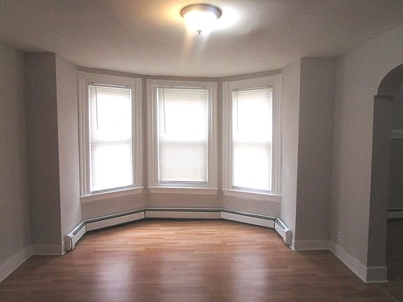 5th image of 902 W Duncannon Ave