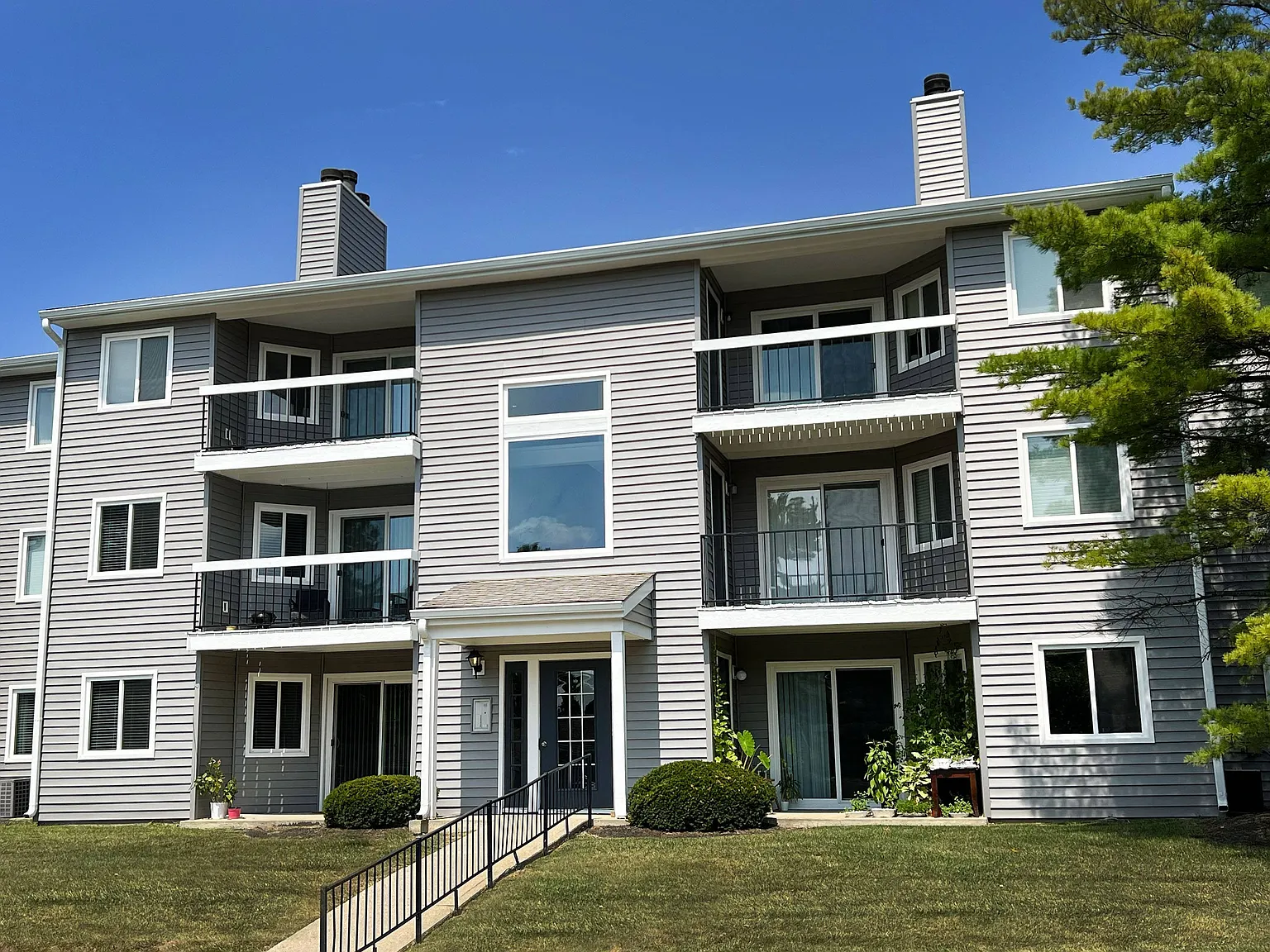 Deercross Apartments — Photo 4