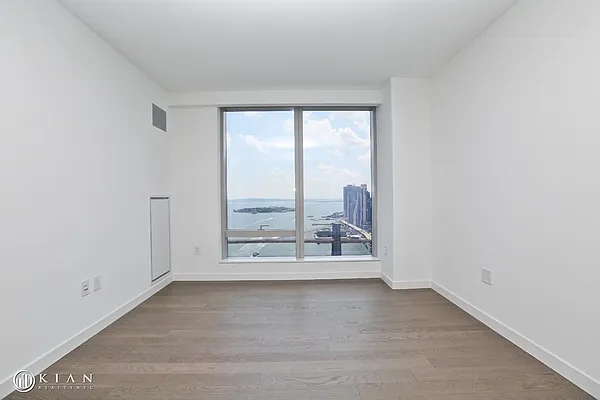 Rented by Kian Realty | media 43