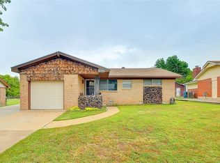 3820 Rosewood Ct, Midwest City, OK 73110