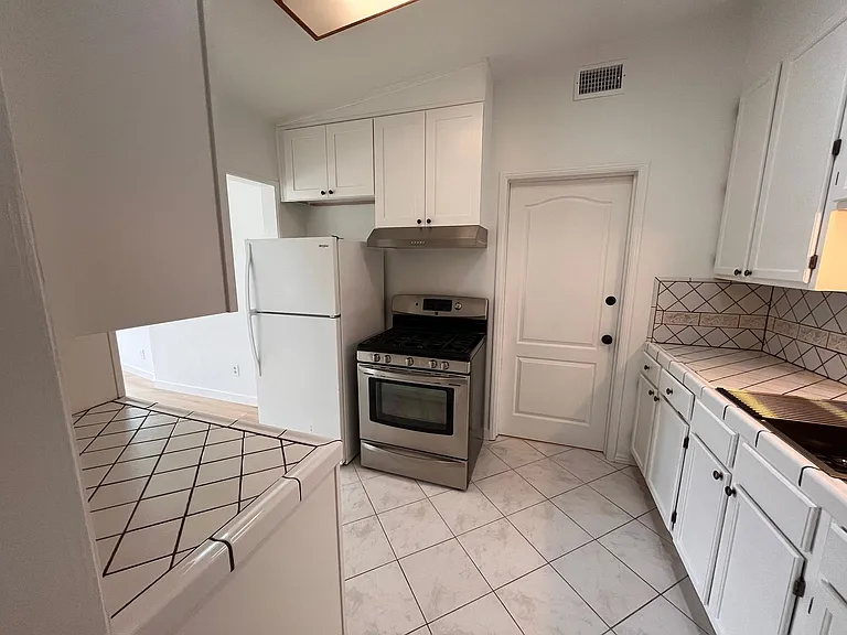 1560 Galveston St — Photo 28