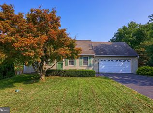 308 Parkwood Dr, Lancaster, PA