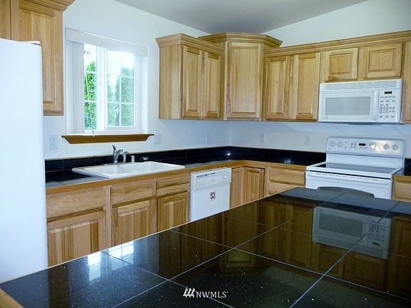 4th image of 807 Westshore Drive #E18