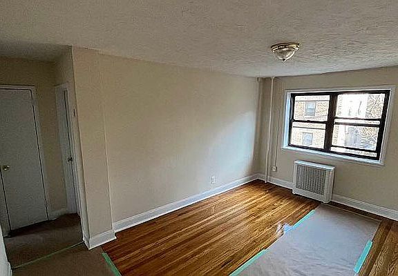 3rd image of 30-71 29th St #2ZX