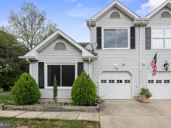 101 Stoneham Dr, Glassboro, NJ 08028