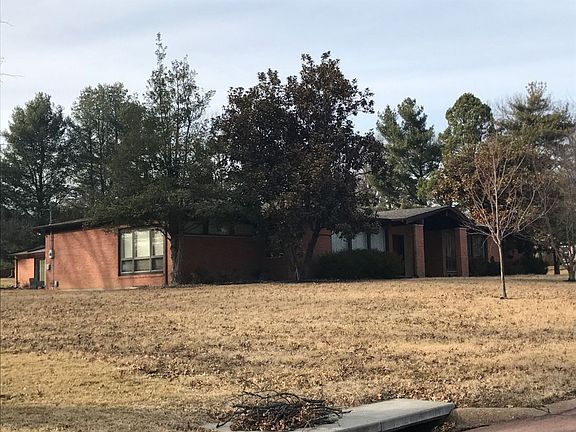 2nd image of 67 E Ladue Estates Dr