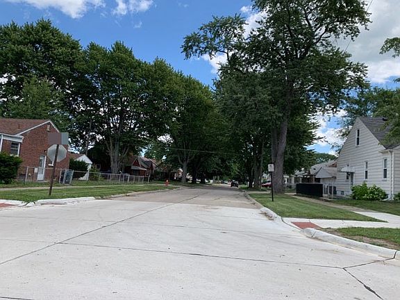 5th image of 1373 Detroit Ave