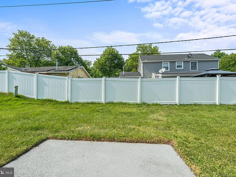 29 Hinsdale Ln — Photo 30
