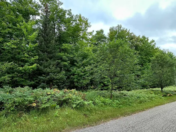 5 Maple Ridge Rd, Negaunee, MI 49866