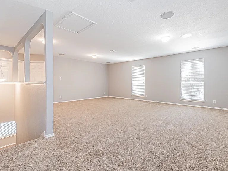 326 Diana Dr — Photo 24