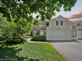 6010 Simsbury Ct, West Bloomfield, MI 48322
