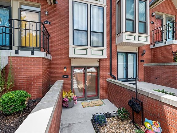 3rd image of 445 W 10th St