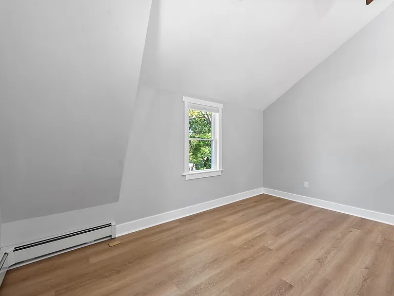 31 Saratoga Way — Photo 24
