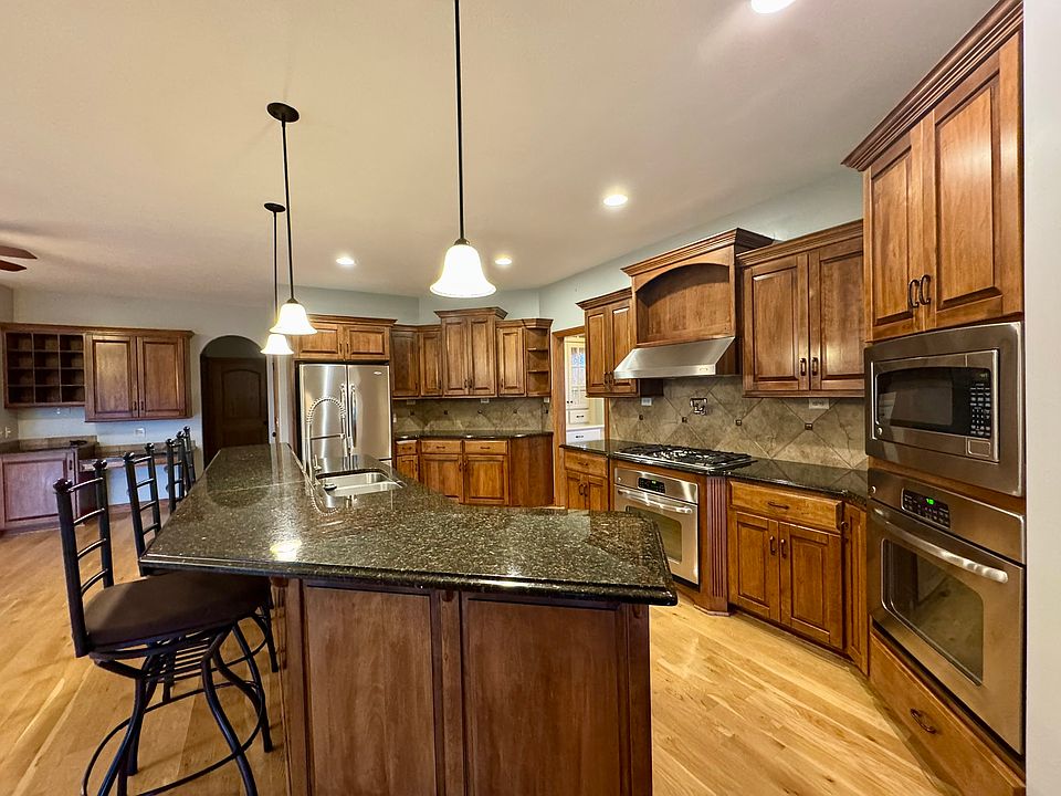 7669 Castle St, Papillion, NE 68046 | Zillow
