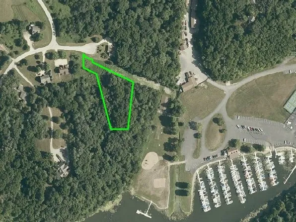 2 Waterford Dr, Galena, IL 61036