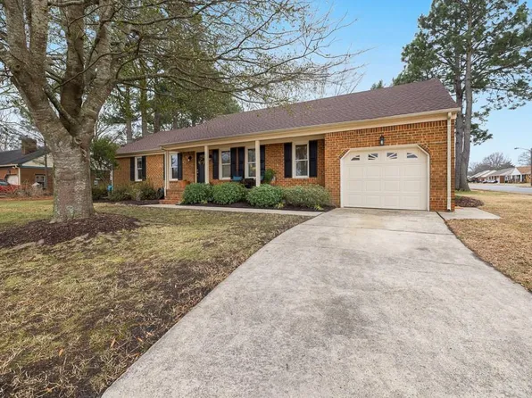 901 Weeping Willow Dr, Chesapeake, VA 23322