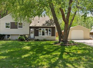 2069 Cedar Dr, New Brighton, MN 55112
