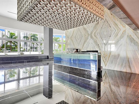 3rd image of 325 Biscayne Blvd APT 2021