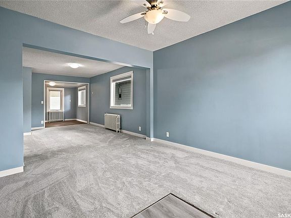5th image of 269 Iroquois STREET W