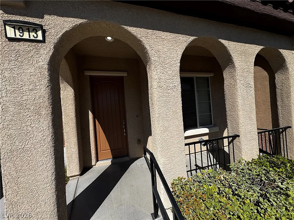 3 bed, 2.5 bath, 2907 sqft, $2,600 — Photo 3