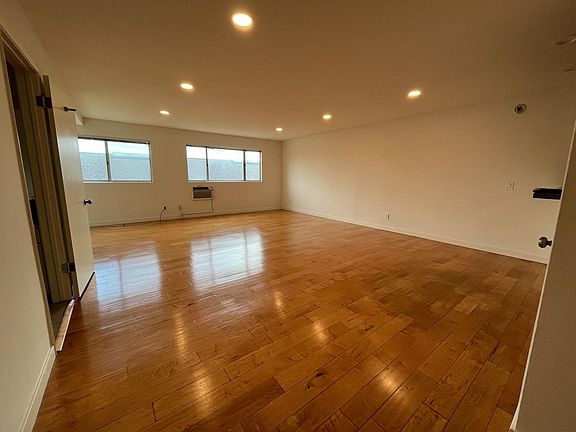 2nd image of 4221 Grand View Blvd APT 6