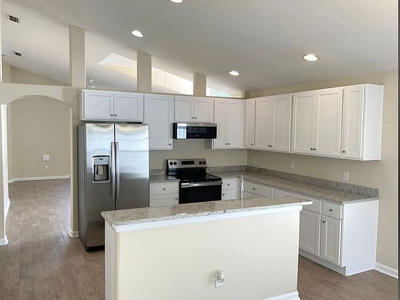 3rd image of 15532 Bay Vista Dr