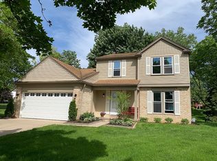 24626 Jamestowne Rd, Novi, MI 48375