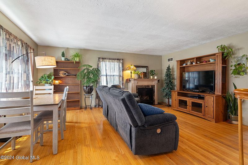 5th image of 46 Glenville Street